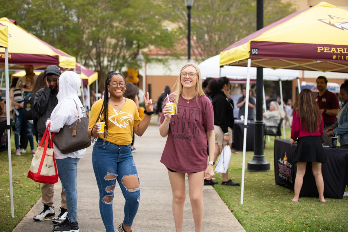 Students visit and enjoy Kona Ice at Wildcat Experience 2022